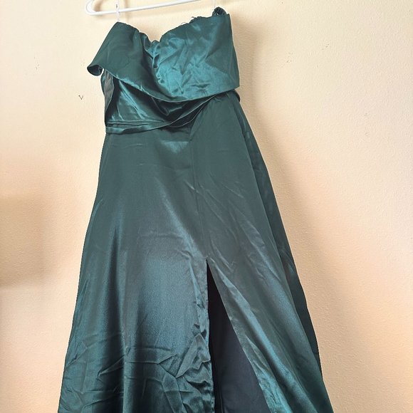 Green Formal off the shoulder dress - Picture 4 of 5